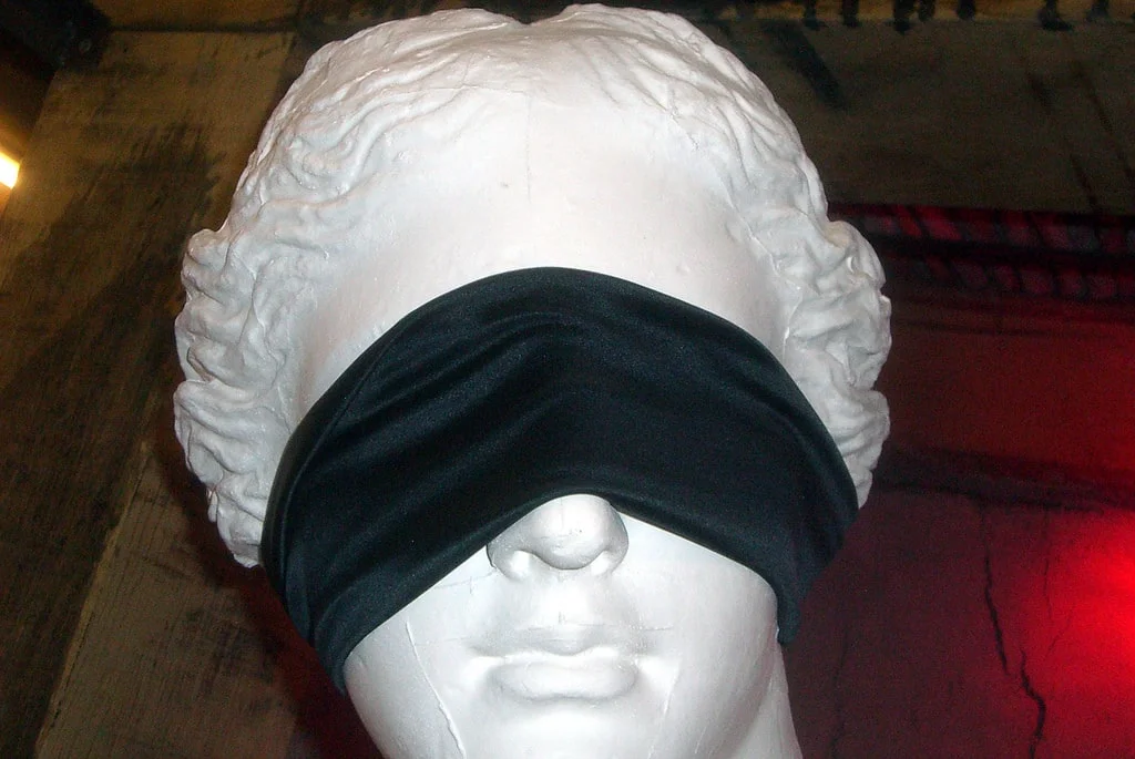 Statue blindfolded